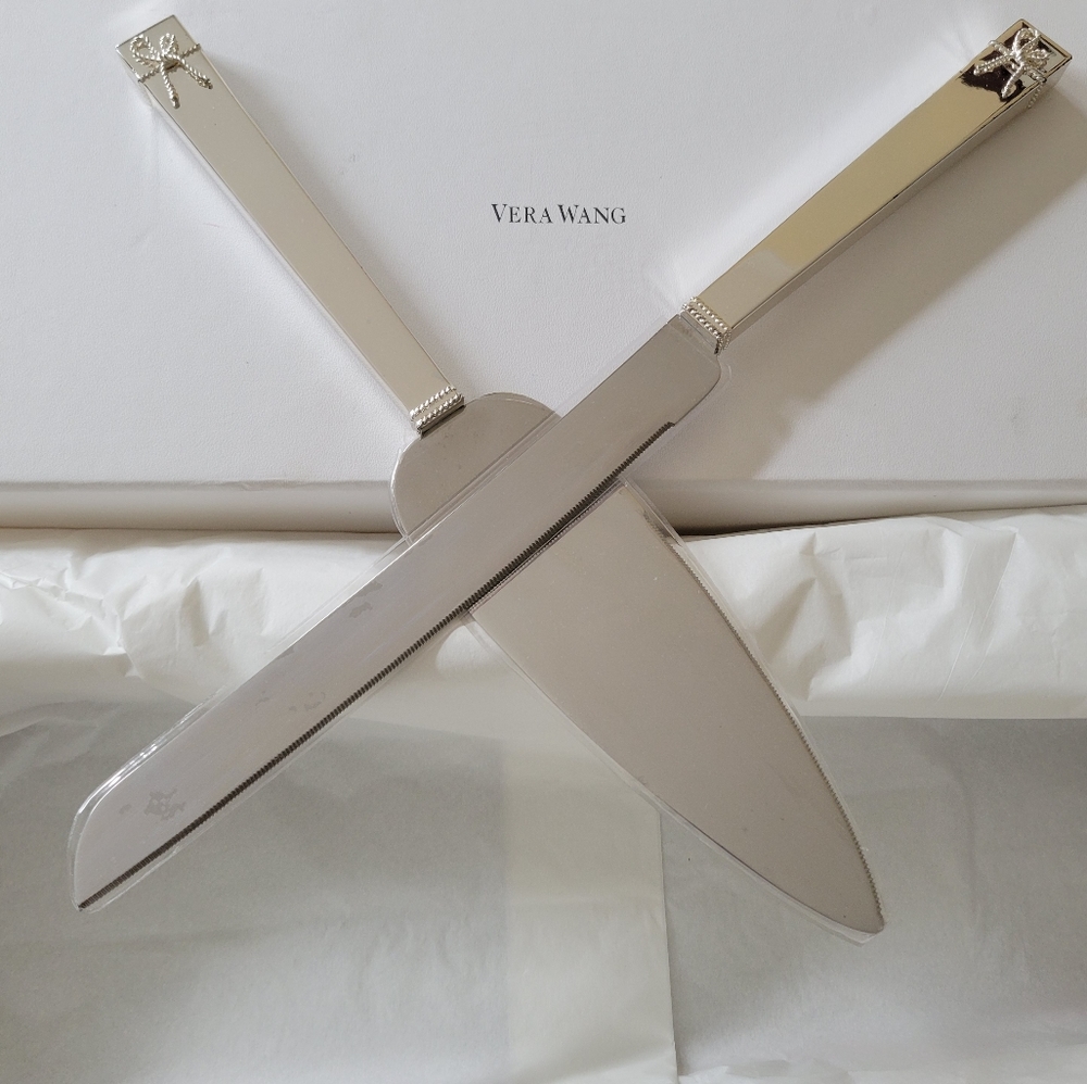 Vera Wang Wedgewood Love Knots wedding cake cutting set